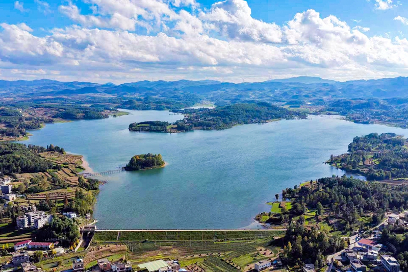 威寧自治縣楊灣橋水庫航拍圖。趙偉攝