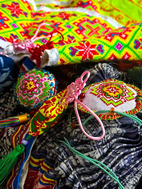 精致的苗繡物品。楊洋 攝.jpg