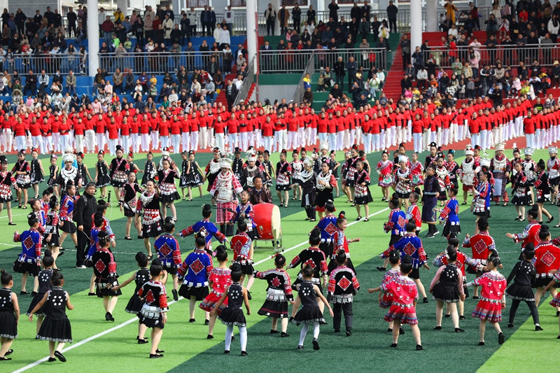 貴州鄉村足球超級聯賽黔東南賽區劍河縣資格賽開幕現場。楊家孟 攝 (26)