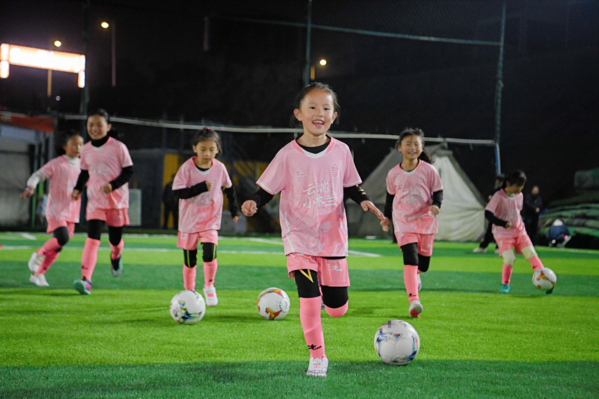 正在訓(xùn)練的”小木蘭“們。聞雙攝