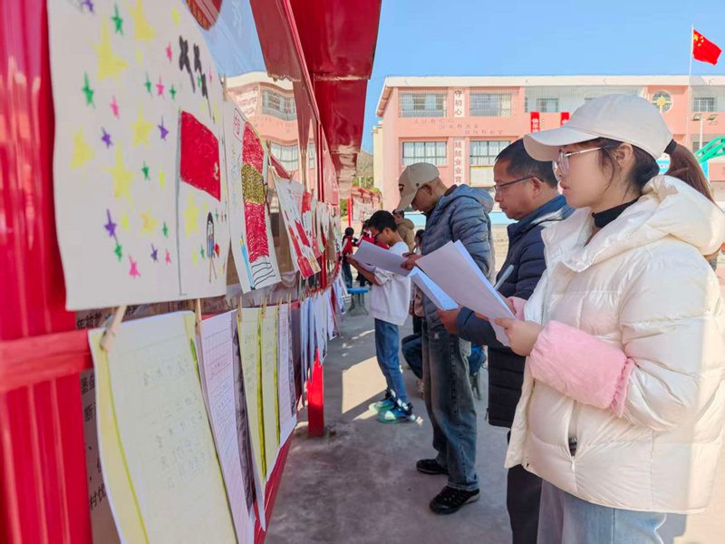 評分組對書法繪畫作品進行評分。