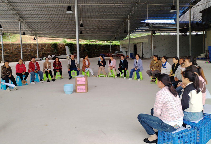 施秉縣甘溪鄉集中發放衛生用品。