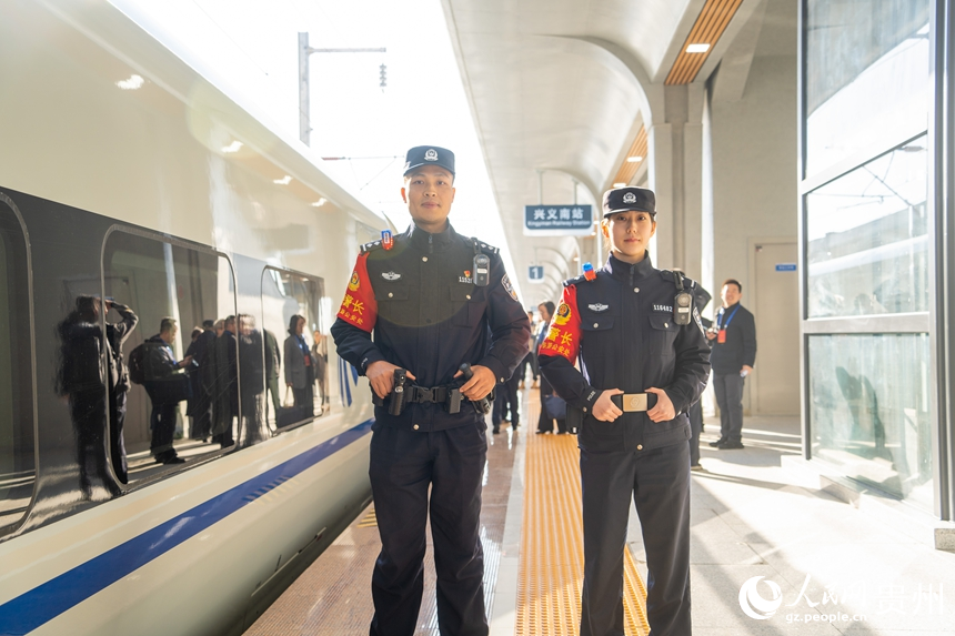 盤興高鐵首日開通運營。人民網 陽茜攝