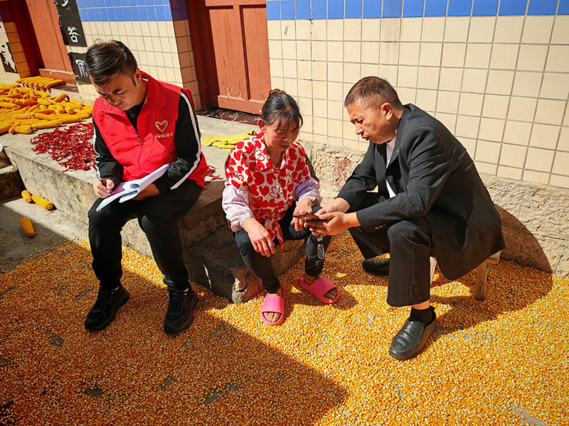 “快板書記”何孝友。