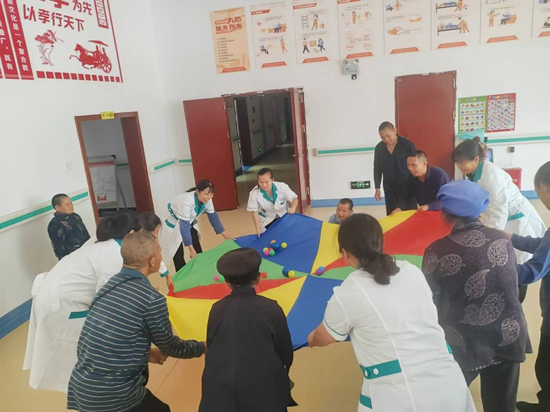 羅甸縣老年養(yǎng)護(hù)院組織院民開展活動(dòng)。