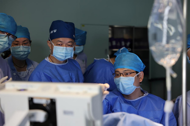 中山一院貴州醫(yī)院（貴醫(yī)附院貴安院區(qū)）開展西南地區(qū)首例前列腺癌智能激光消融術(shù)。