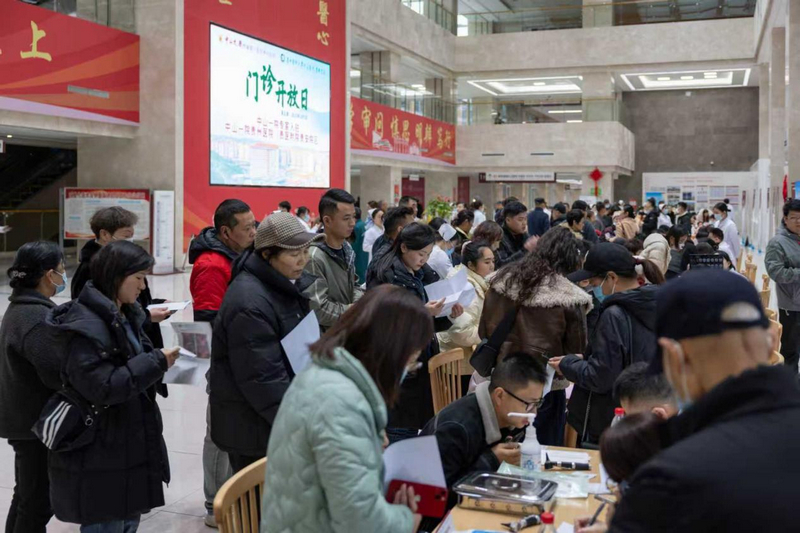 周三門診開放日活動(dòng)為患者提供免費(fèi)咨詢。