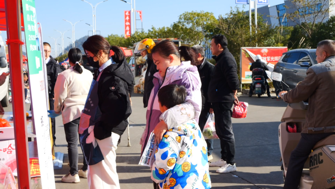 招聘會(huì)現(xiàn)場。