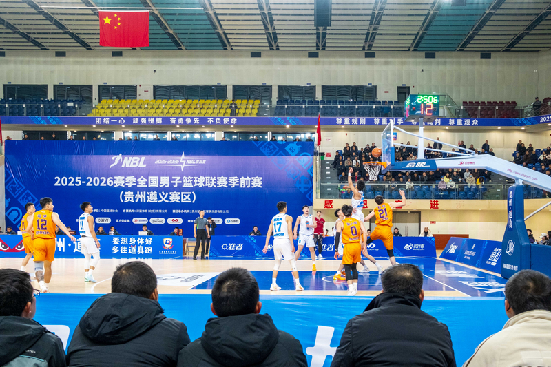 12月3日,全國男子籃球聯賽(NBL)季前賽杭州經緯隊VS焦作文投隊比賽現場。