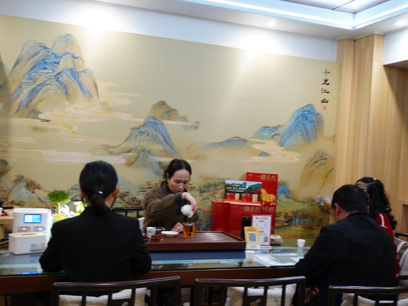 4 圖為在茶藝社品茗聞香.jpg