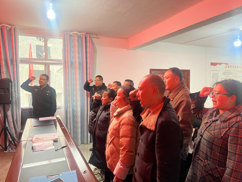 重溫入黨誓詞。