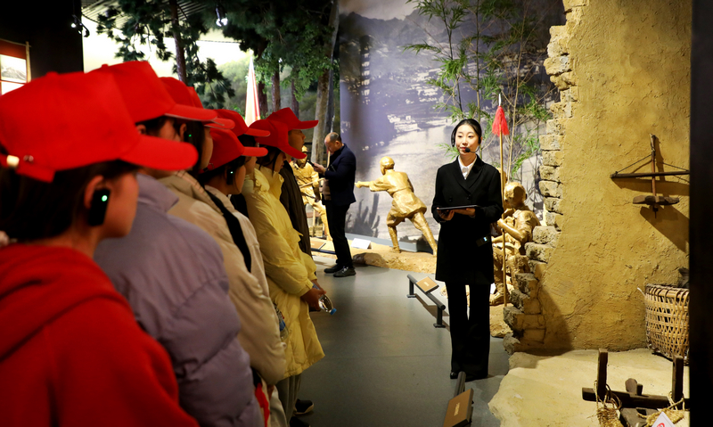 桐梓縣深化“館校”共建協(xié)同機(jī)制，推動(dòng)18所中小學(xué)與縣內(nèi)7所紅色場(chǎng)館結(jié)對(duì)共建。桐梓融媒體中心供圖