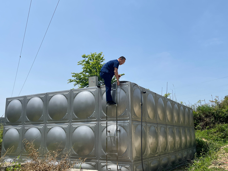 施秉縣消防救援大隊到鄉鎮檢查高位消防水池。