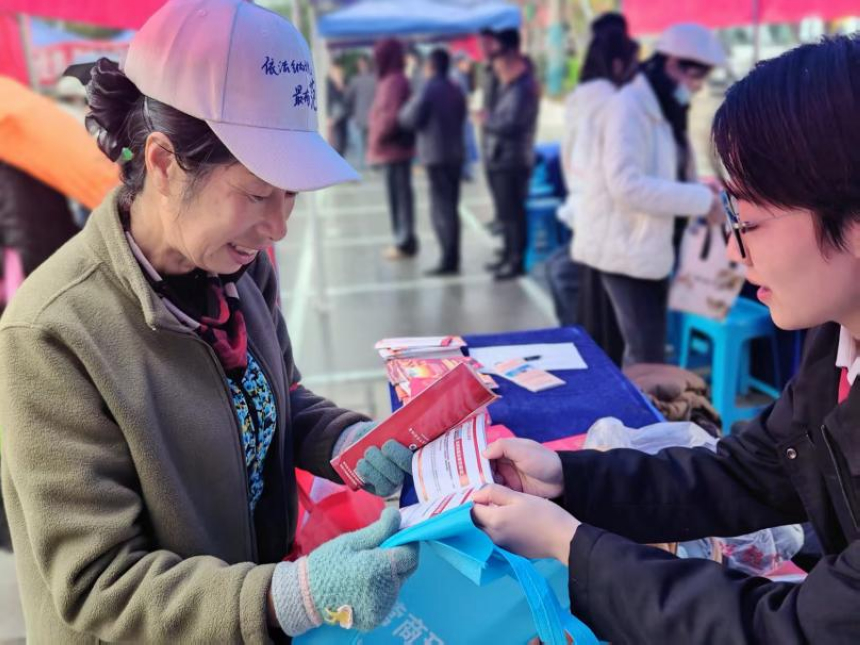 憲” 在行動 與法同行。