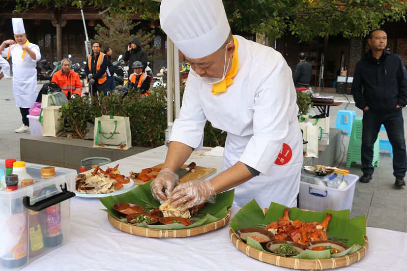 2 圖為廚師擺盤餐品.JPG