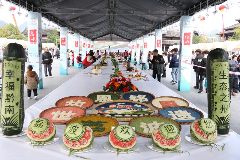 5 圖為展臺區.JPG