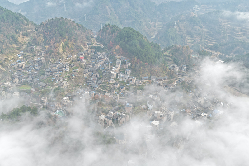 航拍施秉縣馬號鎮平扒村。