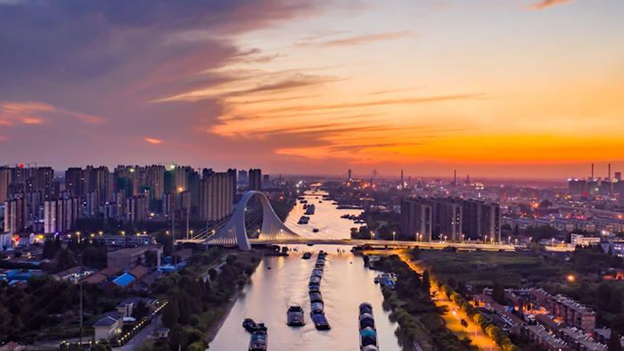 1483公里內河航道、249公里三級以上高等級航道，構筑起淮安“通江達海”的現代水運骨架。淮安市委網信辦供圖