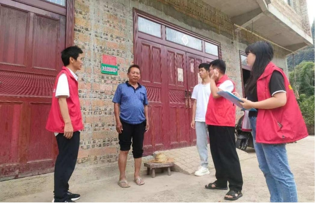 芭茅村新時代文明實踐站為“衛生家庭示范戶”掛牌。