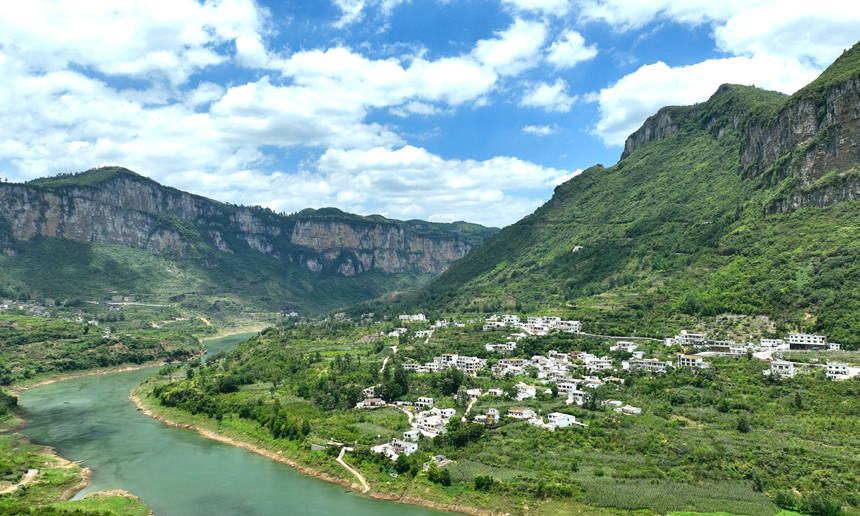 清鎮(zhèn)市流長(zhǎng)鄉(xiāng)凹河村。代勝?gòu)?qiáng)攝