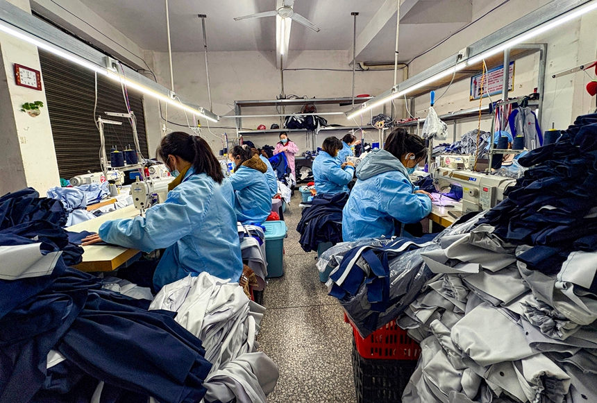 喜樂樂服飾生產(chǎn)車間，