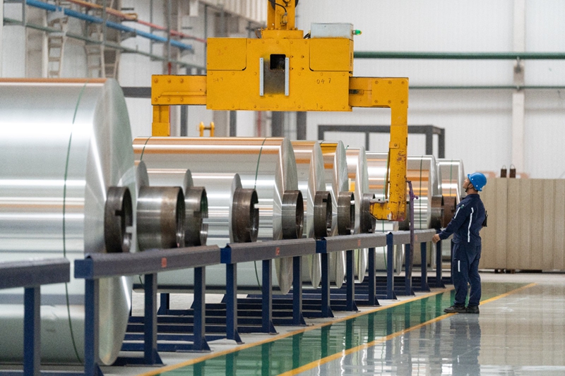 清鎮市正在試產階段的年產3萬噸超薄及動力電池鋁箔項目。許發順 攝.jpg