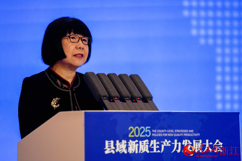 人民網(wǎng)黨委委員、監(jiān)事會主席、人民網(wǎng)研究院院長唐維紅致辭。人民網(wǎng)記者 章勇濤攝