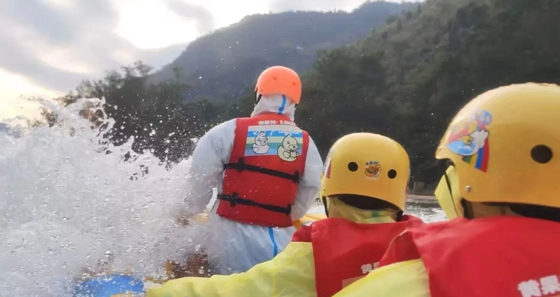 5 圖為小黃鴨漂流.jpg