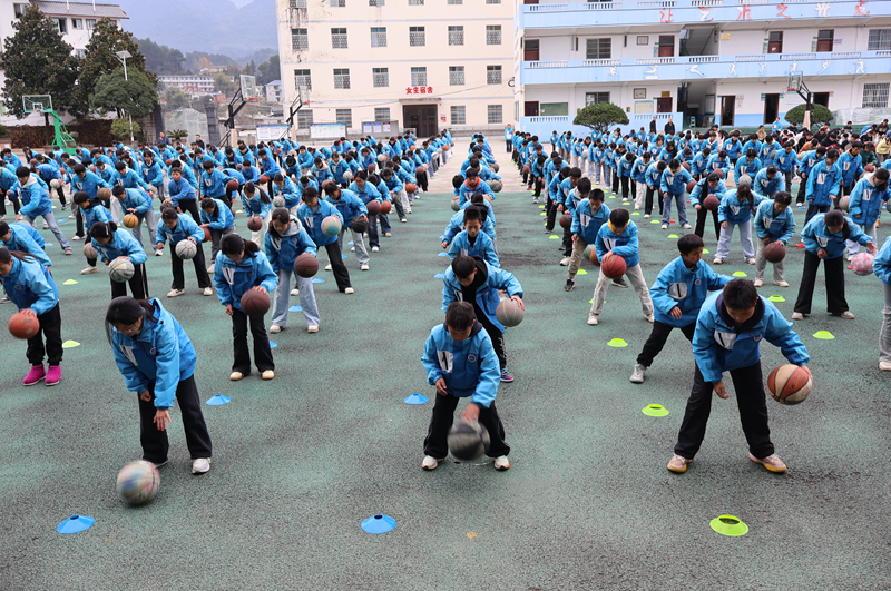 太平中學大課間創新籃球操。