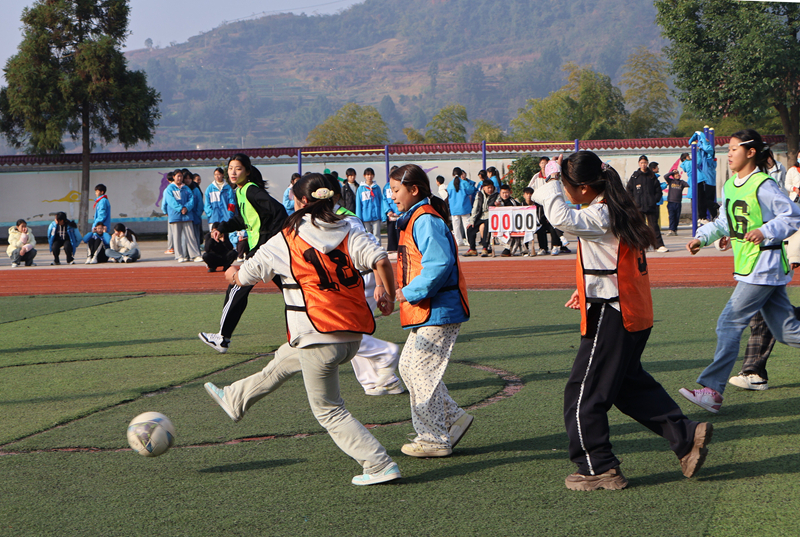 太平中學大課間創新籃球操。