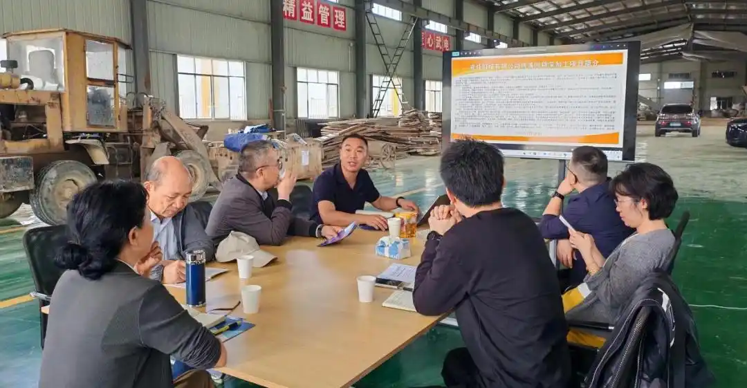 專家團隊成員在企業調研。