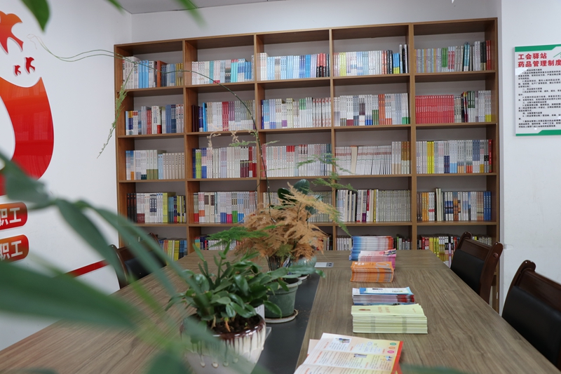 七星關區(qū)戶外勞動者綜合服務站（南山公園站點） 劉娟 攝1.JPG