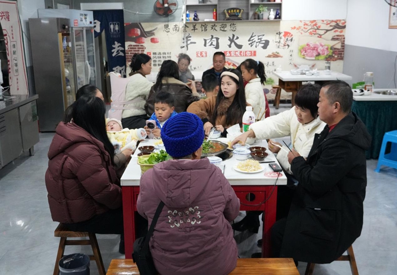 貴州思南:冬至羊肉香 煙火升騰暖寒冬(1).jpg