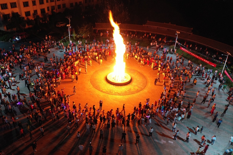 5 修文縣鄉村旅游 篝火晚會 王艷 攝.jpg