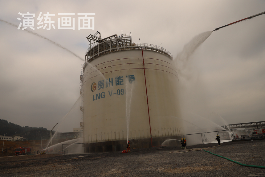 LNG全容儲罐進(jìn)料管道法蘭連接處。