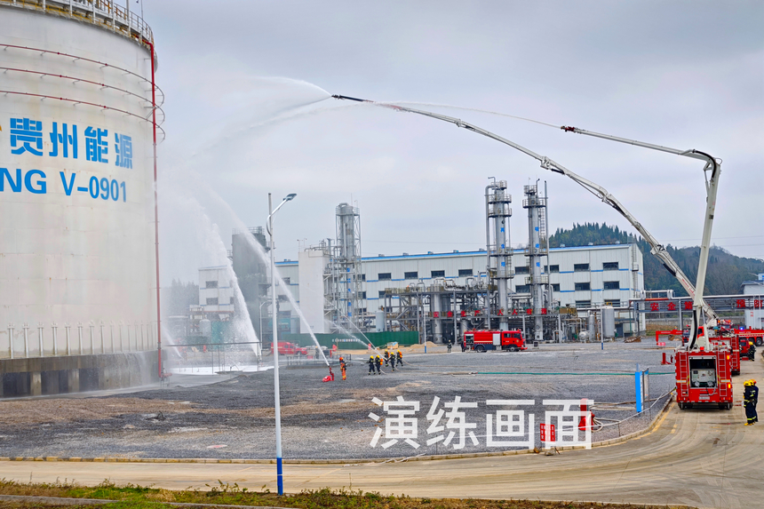 消防部門趕赴現(xiàn)場(chǎng)開展救援工作。