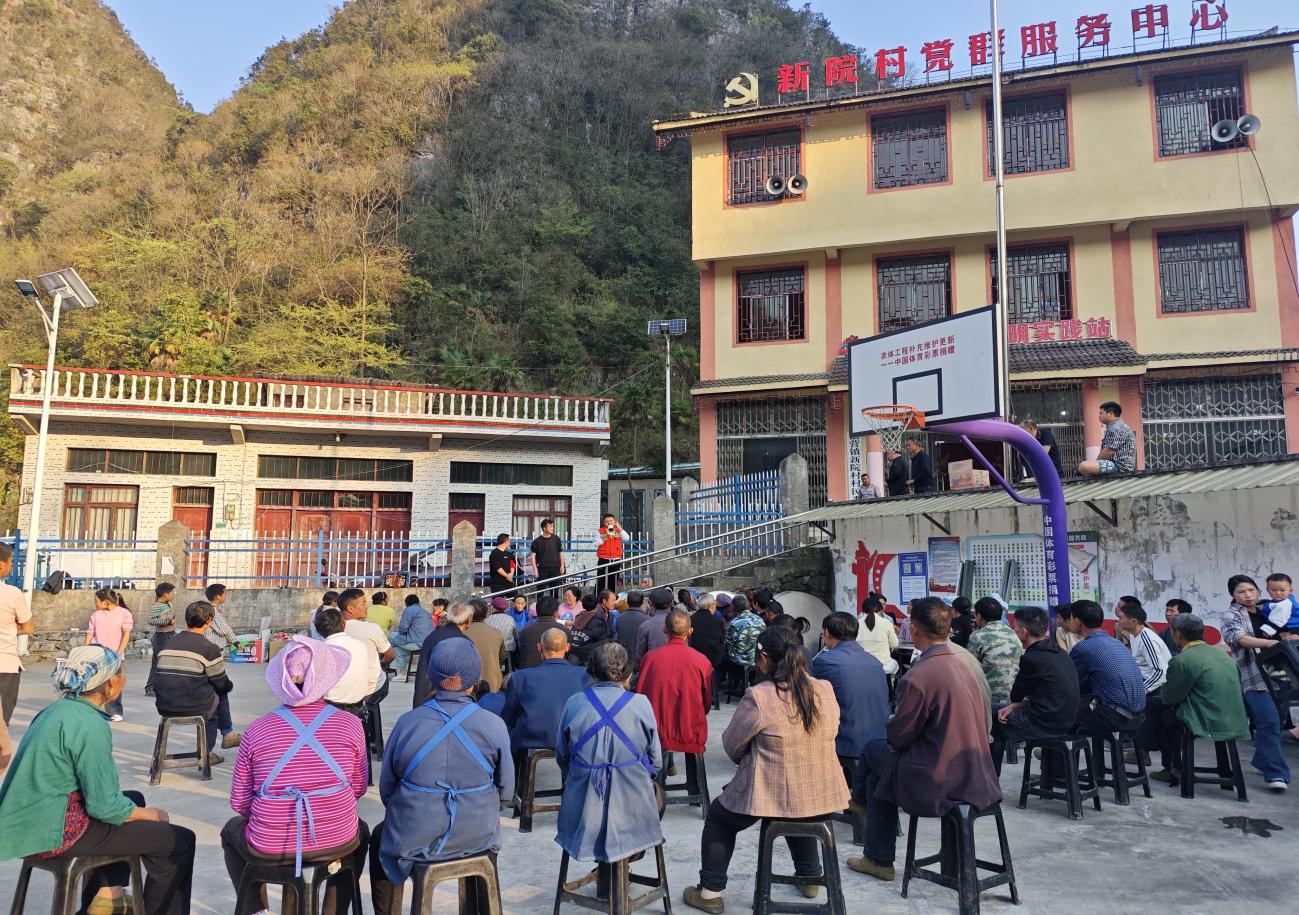 “院壩議事”現(xiàn)場。