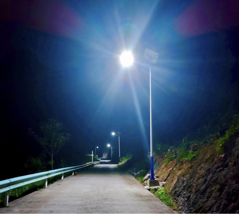 芭茅村東西部協作項目太陽能路燈。