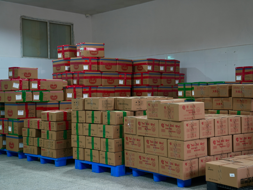 平壩區企業開足馬力趕訂單保供應。