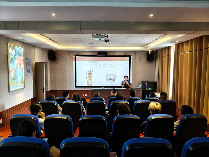 消防監(jiān)督員開。展消防安全知識授課