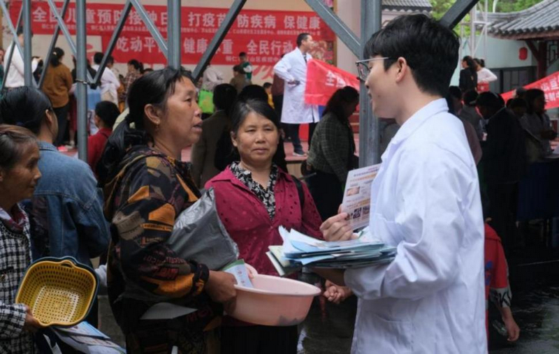 4月24日,銅仁市疾病預防控制中心聯合萬山區衛生健康局、萬山區疾控中心、銅仁市康復醫院等多家單位開展科普宣講活動。