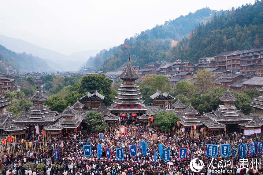 航拍2025中國(guó)·黎平侗年活動(dòng)現(xiàn)場(chǎng)。人民網(wǎng)記者 涂敏攝