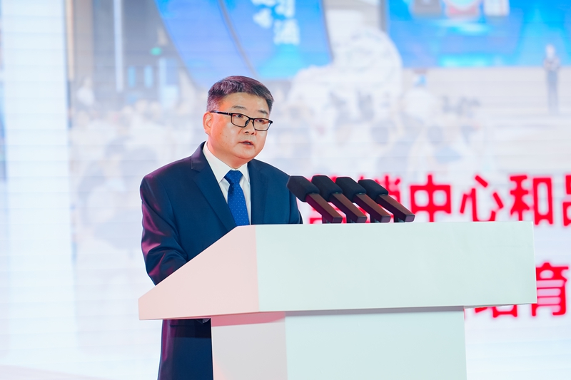 萬波主持大會。習酒集團供圖