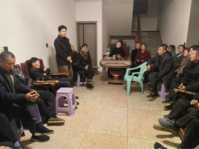 問需于民。