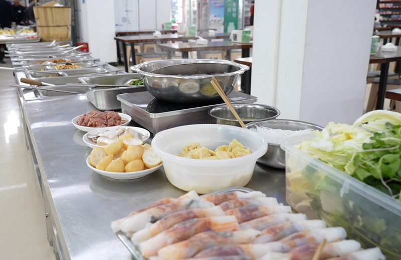 清鎮(zhèn)市行政中心食堂菜式(代勝強攝) (1).jpg