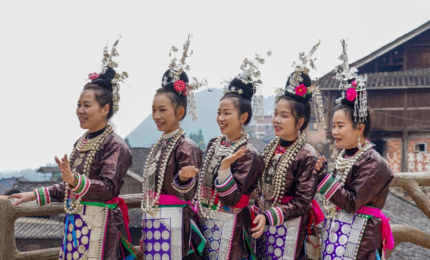 12月20日，在貴州省從江縣高增鄉美德村，侗族群眾身著盛裝參加侗年活動。