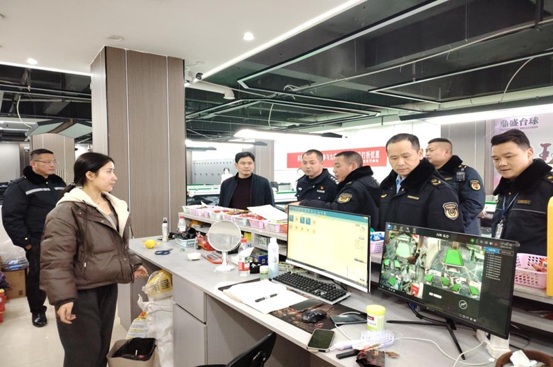 貴州江口縣織密校園安全防線。