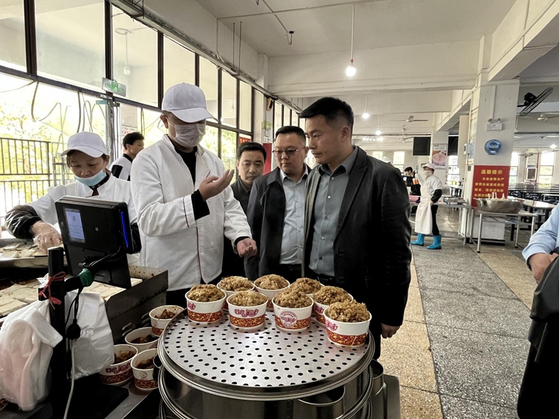 貴州江口縣織密校園安全防線。