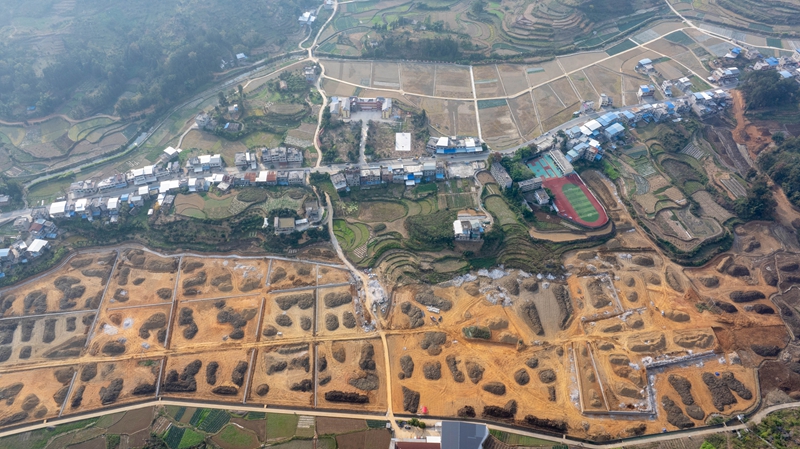 貴州省羅甸縣邊陽鎮(zhèn)興隆村“大田變小田”施工現(xiàn)場 (3).jpg