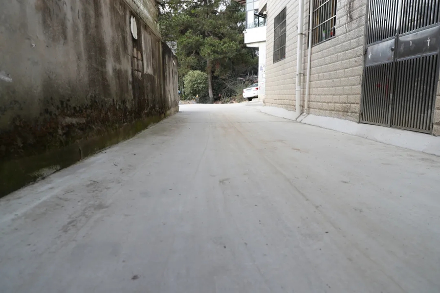 改造后的茶店村登高坡組道路。